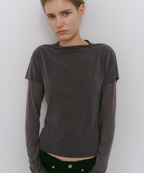 CACELE(カッセル)の「モックネックレイヤードTシャツ(チャコール)(Tシャツ/カットソー・レディース・その他・FREE)」の1枚目の写真