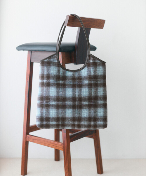 Firsthand（ファーストハンド）の「Firsthand/ファーストハンド チェックパターン パイピングトートバッグ【限定展開】（ハンドバッグ・レディース・キャメル/グリーン/ブルー・ONE SIZE）」の5枚目の写真