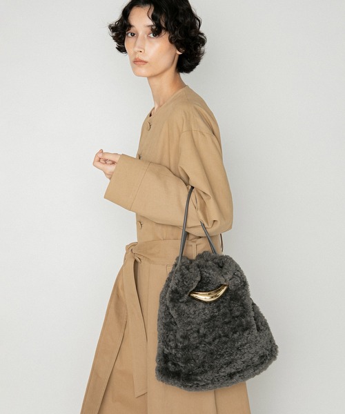 LE VERNIS(ル・ベルニ)の「LE VERNIS(ル・ベルニ)Sculpture purse(ショルダーバッグ・レディース・グレー/ブラウン/アイボリー・FREE)」の2枚目の写真