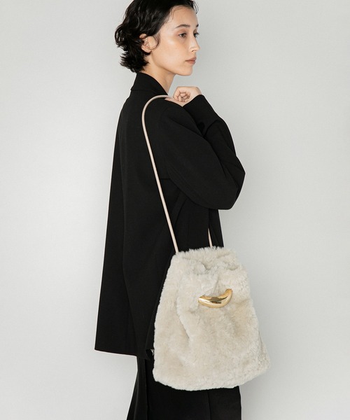LE VERNIS(ル・ベルニ)の「LE VERNIS(ル・ベルニ)Sculpture purse(ショルダーバッグ・レディース・グレー/ブラウン/アイボリー・FREE)」の6枚目の写真