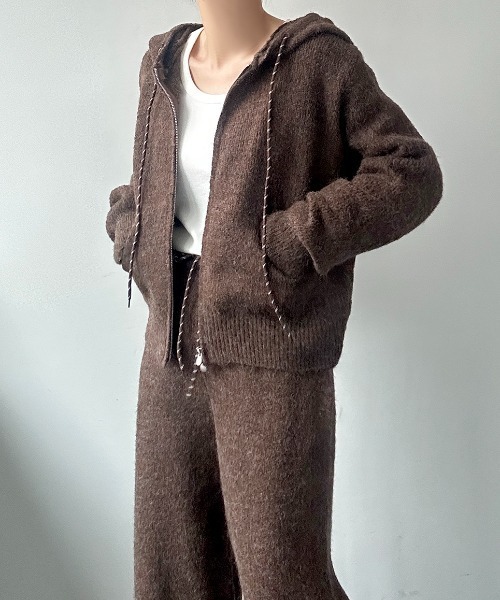 FAVORITO（ファヴォリート）の「ニットフード付きトップスパンツセットアップ（セットアップ・レディース・ベージュ/ブラウン/グレー・F）」の18枚目の写真