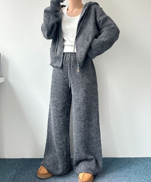 FAVORITO（ファヴォリート）の「ニットフード付きトップスパンツセットアップ（セットアップ・レディース・ベージュ/ブラウン/グレー・F）」の9枚目の写真
