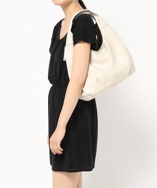 LBC（エルビーシー）の「中仕切りバルーントートバッグ    （トートバッグ・レディース・オフホワイト/ブラック/ライトブルー・ONE SIZE）」の11枚目の写真