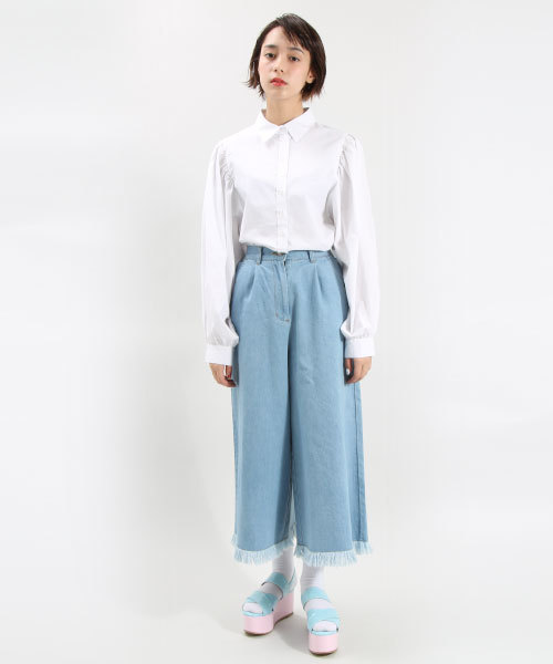 PUNYUS(プニュズ)の「フリンジフレアデニムパンツ(デニムパンツ・レディース・ライトインディゴブルー/インディゴブルー/ホワイト・4/2/3/1)」の3枚目の写真