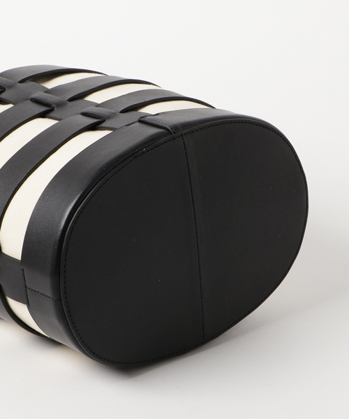 Gem.（ジェム）の「【Gem.】インターセクトバゲットバッグ / Intersect　Bucket Bag（ハンドバッグ・レディース・オフホワイト/ブラウン/ブラック・FREE）」の5枚目の写真