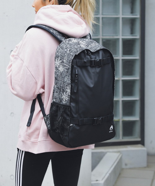 NIXON（ニクソン）の「SMITH III BACKPACK（バックパック/リュック・メンズ・ネイビー/ブラック系その他/ブラック/レッド/ブラック系その他2/カモフラージュ・FREE）」の4枚目の写真