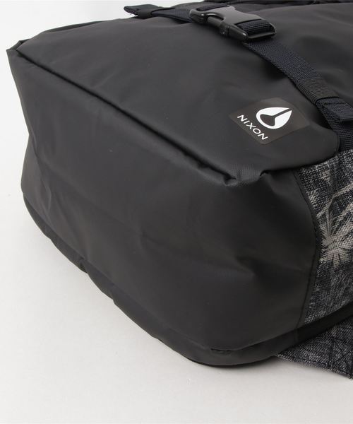 NIXON（ニクソン）の「SMITH III BACKPACK（バックパック/リュック・メンズ・ネイビー/ブラック系その他/ブラック/レッド/ブラック系その他2/カモフラージュ・FREE）」の8枚目の写真