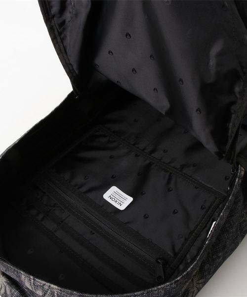 NIXON（ニクソン）の「SMITH III BACKPACK（バックパック/リュック・メンズ・ネイビー/ブラック系その他/ブラック/レッド/ブラック系その他2/カモフラージュ・FREE）」の7枚目の写真