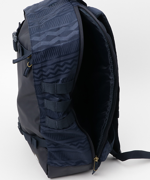 NIXON（ニクソン）の「SMITH III BACKPACK（バックパック/リュック・メンズ・ネイビー/ブラック系その他/ブラック/レッド/ブラック系その他2/カモフラージュ・FREE）」の16枚目の写真