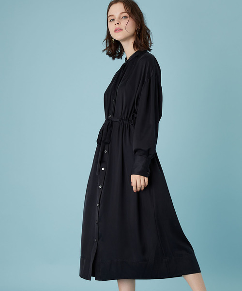 UNITED TOKYO(ユナイテッドトウキョウ)の「シャツガウンワンピース(ワンピース・レディース・ブラック/オフホワイト/ベージュ・1)」の2枚目の写真