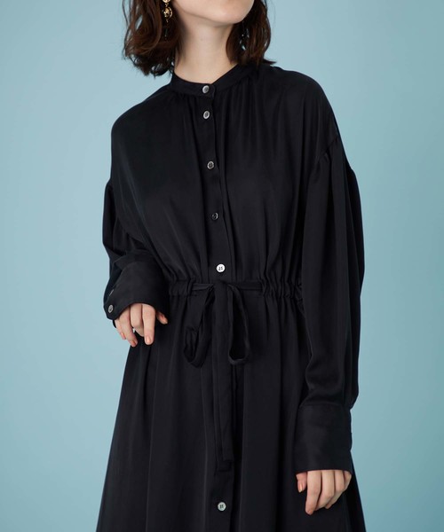 UNITED TOKYO(ユナイテッドトウキョウ)の「シャツガウンワンピース(ワンピース・レディース・ブラック/オフホワイト/ベージュ・1)」の7枚目の写真