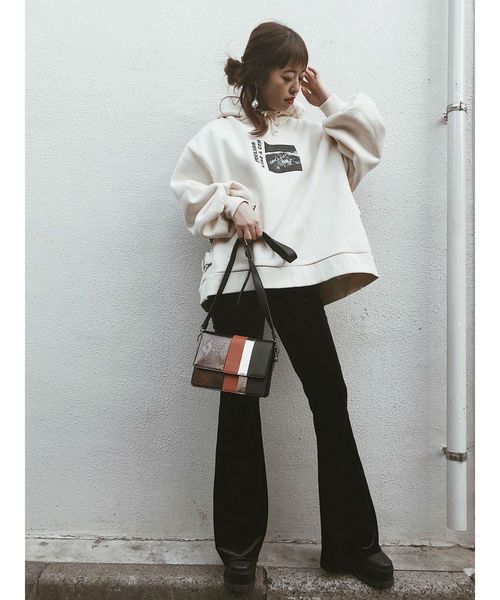 EVRIS（エヴリス）の「グラフィックルーズBIGフーディー（パーカー・レディース・グレー/ブラック/オレンジ/パープル/ホワイト・FREE）」の7枚目の写真