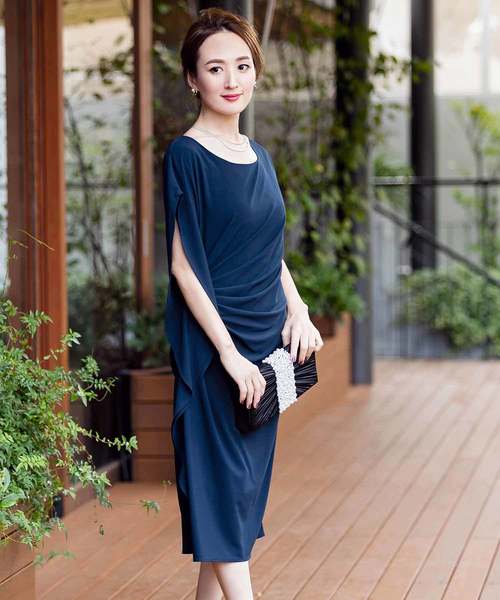 星玲奈さん着用／アシンメトリースリーブドレープドレス 