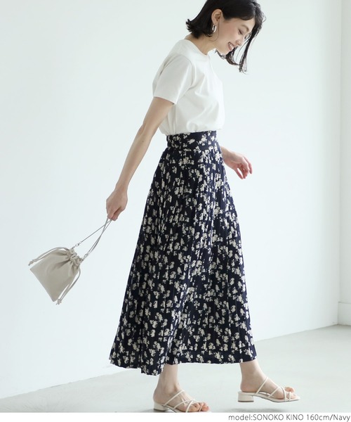 coca（coca）（コカ）の「上品花柄ロング丈プリーツスカート（スカート・レディース・ネイビー/ホワイト・ONE SIZE）」の5枚目の写真