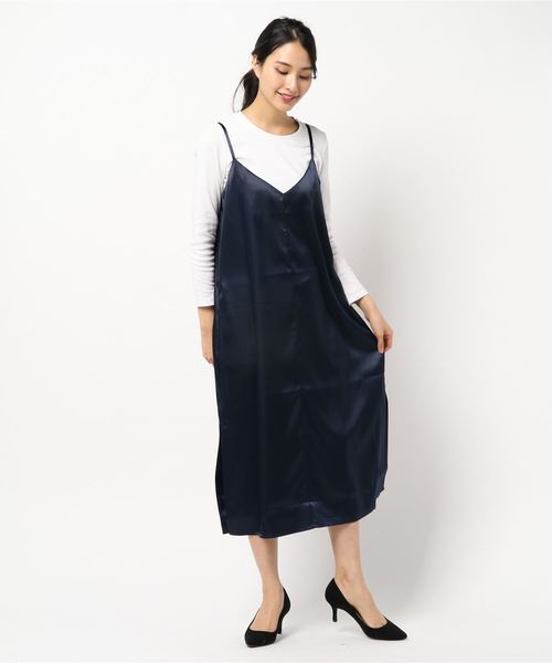 YECCA VECCA（イェッカヴェッカ）の「・サテンキャミワンピ-ス（ワンピース・レディース・ベージュ/ネイビー・FREE）」の2枚目の写真