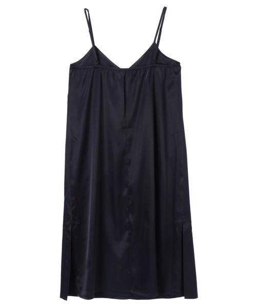 YECCA VECCA（イェッカヴェッカ）の「・サテンキャミワンピ-ス（ワンピース・レディース・ベージュ/ネイビー・FREE）」の9枚目の写真