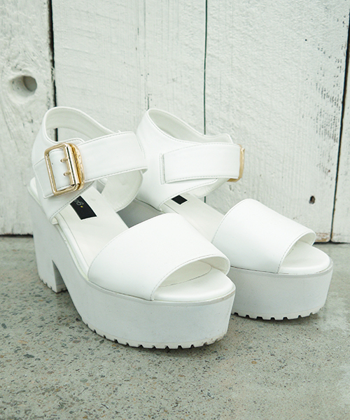 goocy（グーシー）の「【goocy】ボリュームストラップサンダル（サンダル・レディース・ホワイト/ブラック・36/37/38）」の2枚目の写真