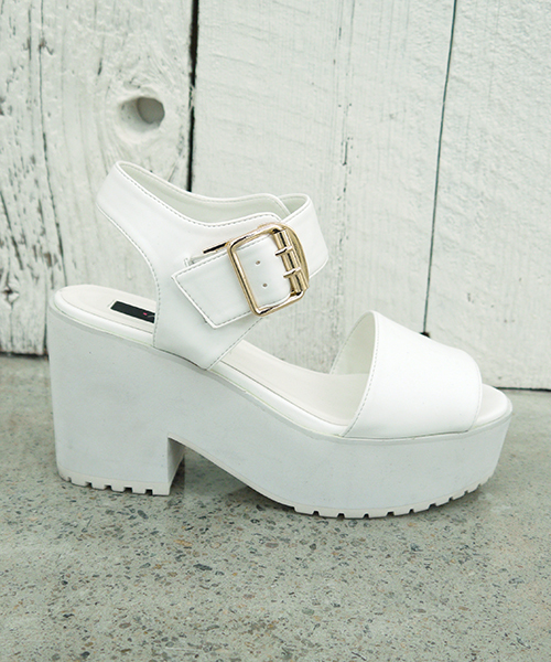 goocy（グーシー）の「【goocy】ボリュームストラップサンダル（サンダル・レディース・ホワイト/ブラック・36/37/38）」の5枚目の写真