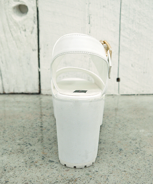 goocy（グーシー）の「【goocy】ボリュームストラップサンダル（サンダル・レディース・ホワイト/ブラック・36/37/38）」の7枚目の写真