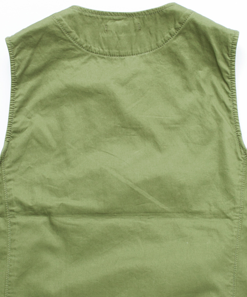 BEAUTY&YOUTH UNITED ARROWS(ビューティーアンドユースユナイテッドアローズ)の「BY ∴ バック/サテン ミリタリー ベスト(ベスト・メンズ・ブラック/オリーブ・SMALL/MEDIUM/X-LARGE/LARGE)」の13枚目の写真