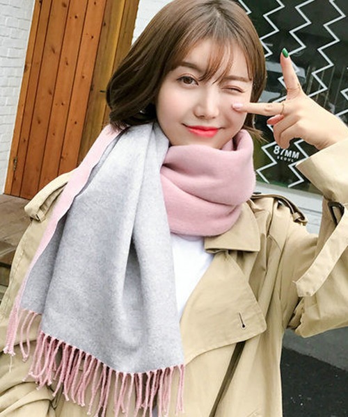 DAY CLOSET（デイ クローゼット）の「レディース ツートンカラー大判巻きストール（ストール/ショール・レディース・ベージュ/グレー/カーキ/レッド/ピンク/ブルー・ONE SIZE）」の5枚目の写真