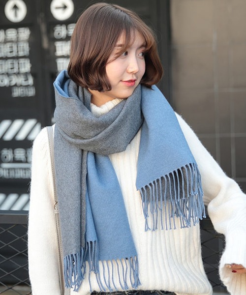 DAY CLOSET（デイ クローゼット）の「レディース ツートンカラー大判巻きストール（ストール/ショール・レディース・ベージュ/グレー/カーキ/レッド/ピンク/ブルー・ONE SIZE）」の4枚目の写真