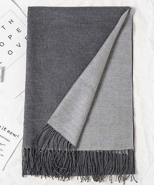 DAY CLOSET（デイ クローゼット）の「レディース ツートンカラー大判巻きストール（ストール/ショール・レディース・ベージュ/グレー/カーキ/レッド/ピンク/ブルー・ONE SIZE）」の7枚目の写真