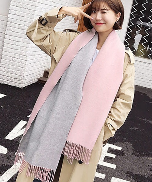 DAY CLOSET（デイ クローゼット）の「レディース ツートンカラー大判巻きストール（ストール/ショール・レディース・ベージュ/グレー/カーキ/レッド/ピンク/ブルー・ONE SIZE）」の12枚目の写真