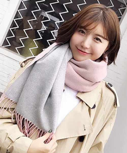 DAY CLOSET（デイ クローゼット）の「レディース ツートンカラー大判巻きストール（ストール/ショール・レディース・ベージュ/グレー/カーキ/レッド/ピンク/ブルー・ONE SIZE）」の13枚目の写真