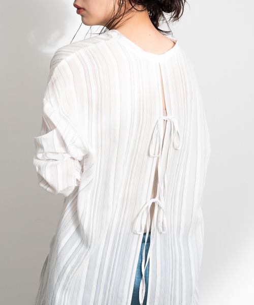 Aunt Marie's(アントマリーズ)の「AUNT MARIE'S シアーストライプバックスリットシャツチュニック(シャツ/ブラウス・レディース・ホワイト/ネイビー/ライトグリーン・FREE)」の4枚目の写真
