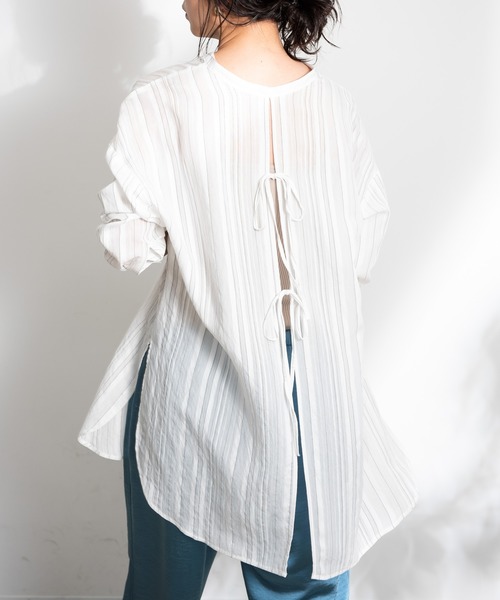 Aunt Marie's(アントマリーズ)の「AUNT MARIE'S シアーストライプバックスリットシャツチュニック(シャツ/ブラウス・レディース・ホワイト/ネイビー/ライトグリーン・FREE)」の5枚目の写真