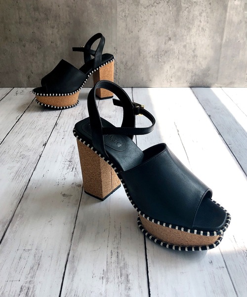 Noubel Voug Relax（ヌーベルヴォーグリラックス）の「ステッチデザイン太ヒール厚底アンクルストラップサンダル（サンダル・レディース・ダークベージュ/ブラック/ホワイト・M/S/L/LL）」の13枚目の写真