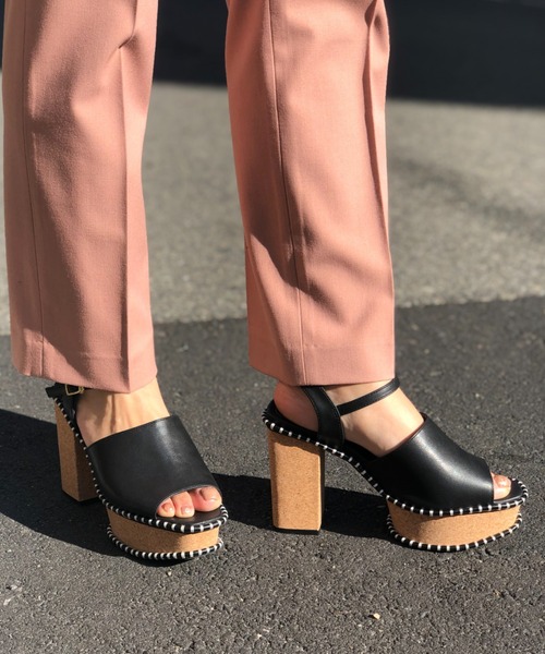 Noubel Voug Relax（ヌーベルヴォーグリラックス）の「ステッチデザイン太ヒール厚底アンクルストラップサンダル（サンダル・レディース・ダークベージュ/ブラック/ホワイト・M/S/L/LL）」の11枚目の写真