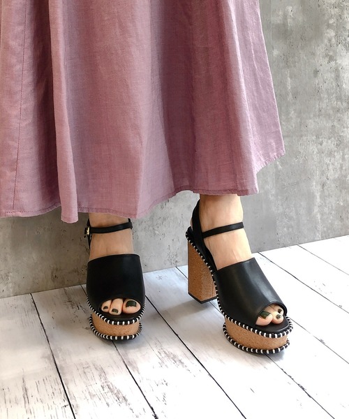 Noubel Voug Relax（ヌーベルヴォーグリラックス）の「ステッチデザイン太ヒール厚底アンクルストラップサンダル（サンダル・レディース・ダークベージュ/ブラック/ホワイト・M/S/L/LL）」の18枚目の写真