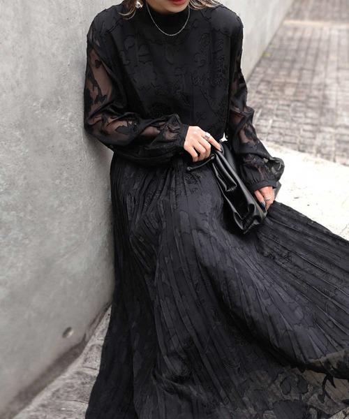 antiqua（アンティカ）の「シアーフラワープリーツワンピース