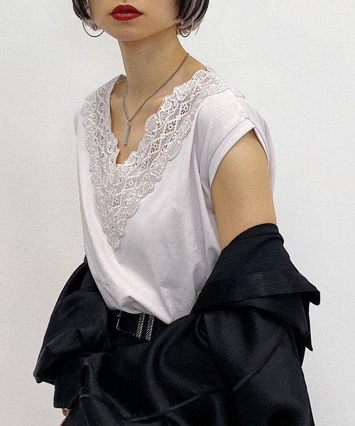 PAGEBOY（ページボーイ）の「レーススカラッププルオーバー（Tシャツ/カットソー・レディース・オフホワイト/グレイッシュベージュ/ブラック・FREE）」の3枚目の写真