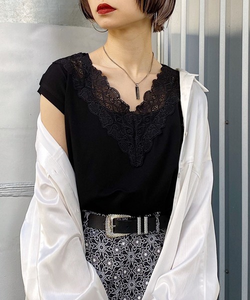 PAGEBOY（ページボーイ）の「レーススカラッププルオーバー（Tシャツ/カットソー・レディース・オフホワイト/グレイッシュベージュ/ブラック・FREE）」の2枚目の写真