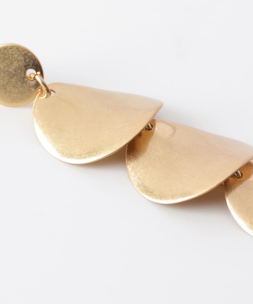 KBF（ケイビーエフ）の「ペタルモチーフピアス（ピアス（両耳用）・レディース・シルバー/ゴールド・ONE）」の5枚目の写真