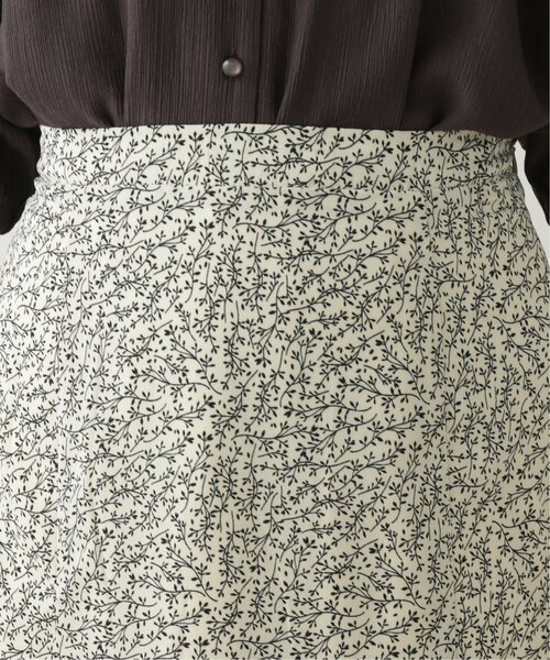 RAY CASSIN(レイカズン)の「アルティリーフナロースカート(スカート・レディース・ブラック/オフホワイト/イエロー・FREE)」の22枚目の写真