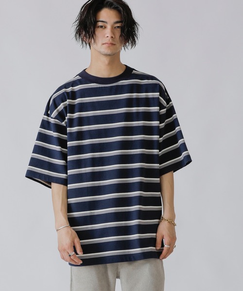 Beno(ビーノ)の「レトロボーダー ワイドモックネック ルーズシルエット Tシャツ(Tシャツ/カットソー・メンズ・ネイビー/オレンジ/ブラウン/グリーン/サックスブルー/オフホワイト・M/L)」の5枚目の写真