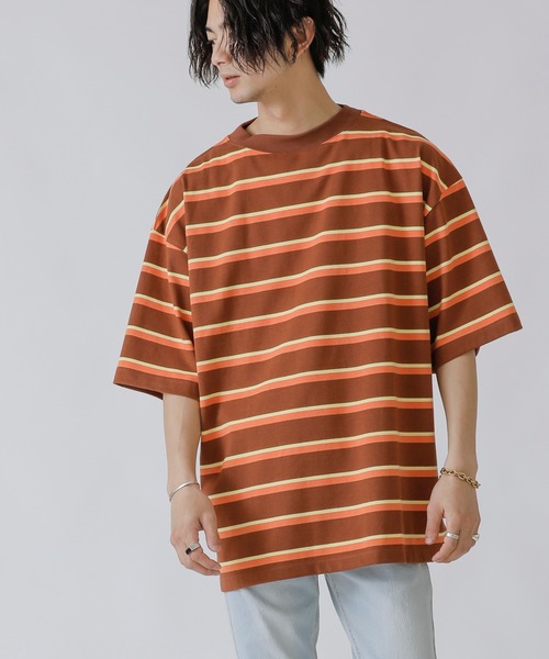 Beno(ビーノ)の「レトロボーダー ワイドモックネック ルーズシルエット Tシャツ(Tシャツ/カットソー・メンズ・ネイビー/オレンジ/ブラウン/グリーン/サックスブルー/オフホワイト・M/L)」の1枚目の写真