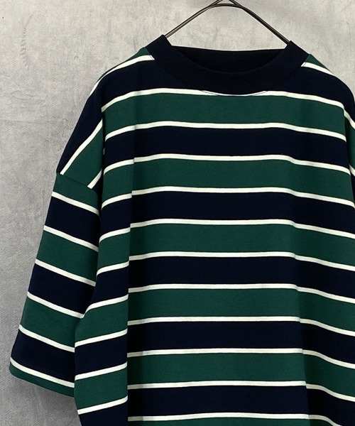 Beno(ビーノ)の「レトロボーダー ワイドモックネック ルーズシルエット Tシャツ(Tシャツ/カットソー・メンズ・ネイビー/オレンジ/ブラウン/グリーン/サックスブルー/オフホワイト・M/L)」の9枚目の写真