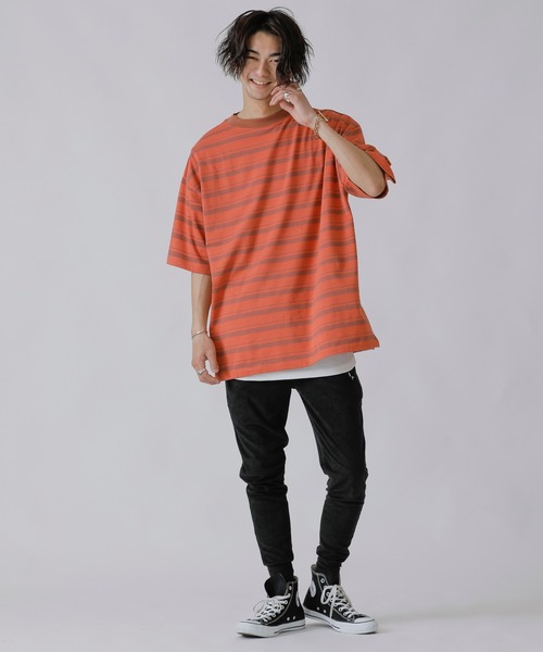 Beno(ビーノ)の「レトロボーダー ワイドモックネック ルーズシルエット Tシャツ(Tシャツ/カットソー・メンズ・ネイビー/オレンジ/ブラウン/グリーン/サックスブルー/オフホワイト・M/L)」の15枚目の写真