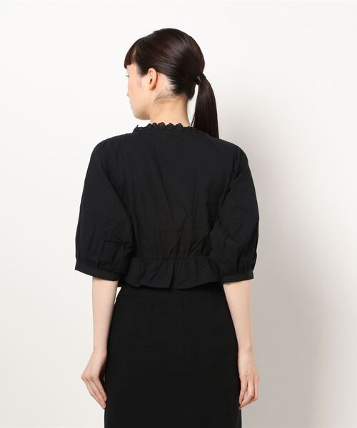 SPINNS（スピンズ）の「Ｖネックフリルギャザーレースブラウス（シャツ/ブラウス・レディース・ブラック/オフホワイト・ONESIZE）」の4枚目の写真