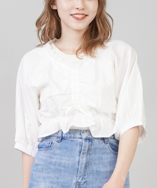 SPINNS（スピンズ）の「Ｖネックフリルギャザーレースブラウス（シャツ/ブラウス・レディース・ブラック/オフホワイト・ONESIZE）」の2枚目の写真