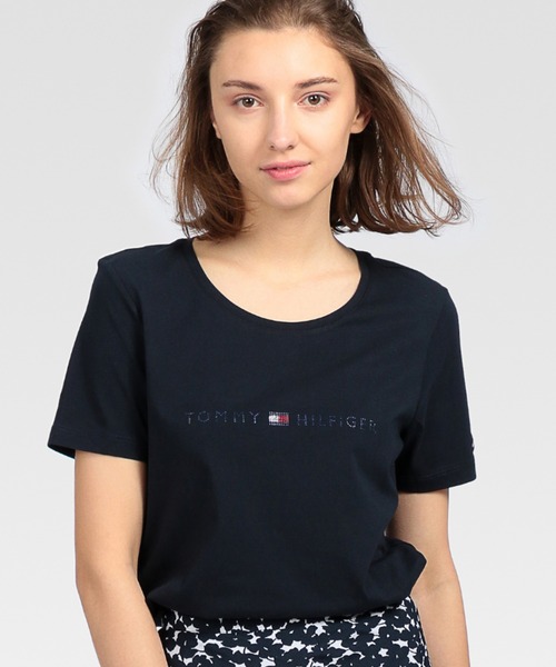 TOMMY HILFIGER(トミーヒルフィガー)の「ベーシックロゴTシャツ(Tシャツ/カットソー・レディース・ネイビー/レッド/ホワイト・MEDIUM/X-SMALL/SMALL)」の1枚目の写真