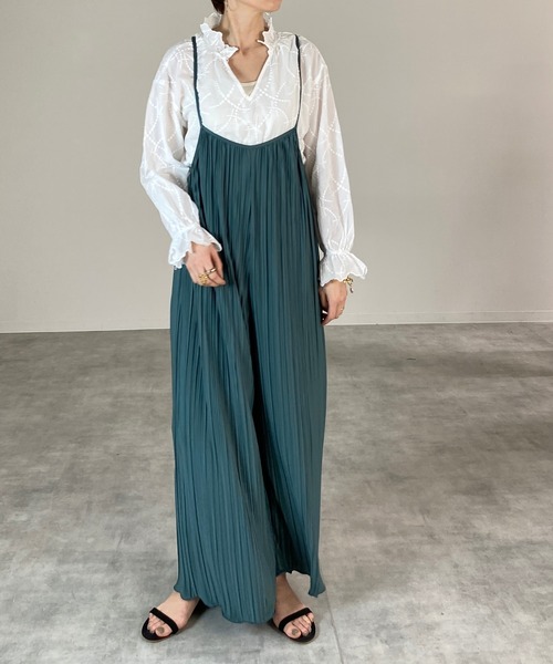 She's Closet(シーズクローゼット)の「細プリーツキャミサロペット(サロペット/オーバーオール・レディース・グリーン・FREE)」の1枚目の写真
