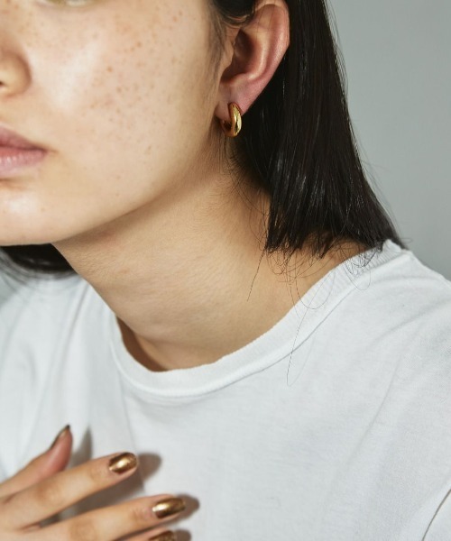 TODAYFUL（トゥデイフル）の「TODAYFUL(トゥデイフル) "Mini Hoop Earring"ミニフープイヤリング/12990913（イヤリング・レディース・シルバー/ゴールド・ONE SIZE）」の12枚目の写真