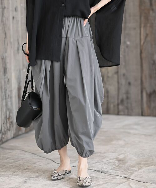 rps(アールピーエス)の「バルーンタックパンツ(その他パンツ・レディース・カーキ/ブラック/ベージュ/グレー/ブラック系その他4・M/フリー)」の1枚目の写真