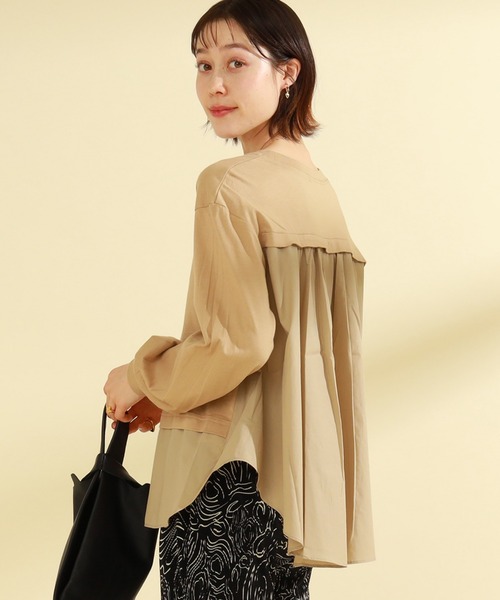 Ray BEAMS(レイビームス)の「Ray BEAMS / バック ギャザー キリカエ Tシャツ(Tシャツ/カットソー・レディース・ブラック/ホワイト/ベージュ・ONE SIZE)」の1枚目の写真